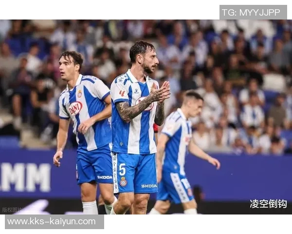 世体:埃尔切球迷对西人时喊要霍安-加西亚的头,被西甲举报